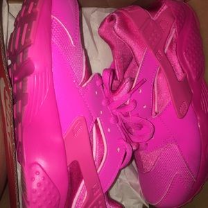 Girls size 3 huaraches